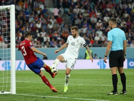 克洛泽故意踢飞点球,什么是公平竞赛精神,为何主动向裁判澄清非犯规,体育道德如何衡量