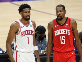 多名球员不满火箭队，杜兰特为何愤怒？,伊森续约僵局如何破？,乌度卡战术引发哪些争议？