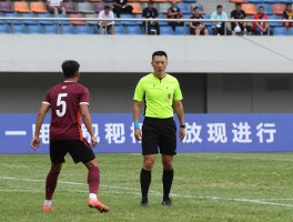 犯规有利放弃进攻犯规吗,什么情况算放弃进攻,有利未实现时裁判如何判罚？