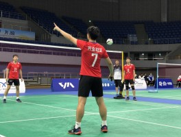 什么是毽球技术犯规的,判罚手势是什么,与违体犯规有何区别