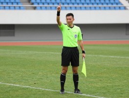 足球边裁规则,边裁具体职责有哪些,旗语怎么看,越位怎么判