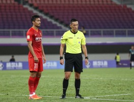 胡尔克队边裁的判罚,亚冠争议如何产生,裁判规则怎样解读