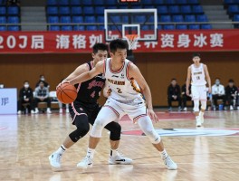 篮球如何贴身防守，防守姿势怎么练，脚步如何移动，怎样避免犯规