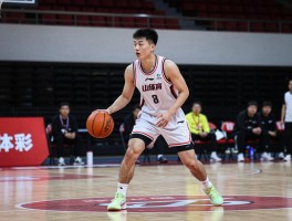 篮球场上的帅气如何展现,打篮球如何提升个人魅力,帅气篮球动作有哪些