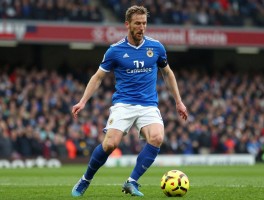 范佩西中锋：技术特点是什么,如何转型为中锋,关键表现有哪些