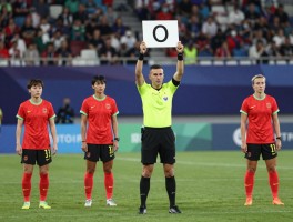 女足对韩国边裁争议全解析：哪些判罚改变赛果,如何应对不利判罚,裁判选择是否公平
