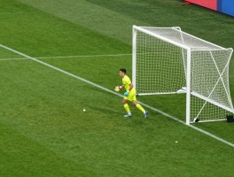 越位干扰门将是什么意思,什么情况算干扰,如何判罚,VAR如何介入