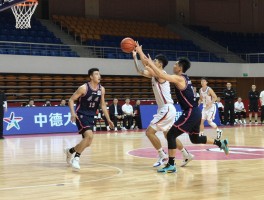 篮球赛快攻战术教学,快攻时机如何把握,快攻战术有哪些要点,如何防守快攻反击