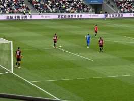 越位进球被吹是什么意思,规则如何判定,常见争议场景有哪些