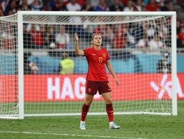 汤加丽的点球是什么,如何评价她的人生选择,点球时刻如何影响个人命运