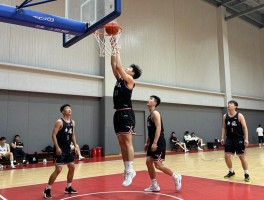 篮球上篮怎么练，掌握正确姿势,提高命中率的技巧有哪些,如何避免走步违例