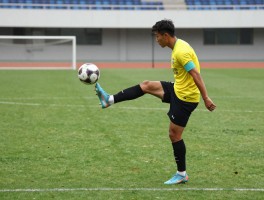 抬脚踢球是角球吗为什么,角球判罚条件是什么,足球定位球分类,脚球与角球区别