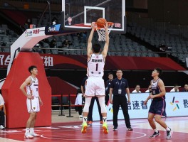 篮球挂挡丨持球挡拆如何执行,挂挡后如何选择进攻,怎样避免移动挡拆违规