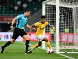 进攻有利继续比赛吗,裁判如何掌握有利原则,进攻有利后进球有效吗,有利条款怎么判定