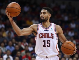 中锋朗多丨篮板能力解析,为何控卫能抢板,朗多中锋外号来源,假动作技巧揭秘