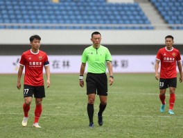 进攻有利怎么把握,进攻有利原则判罚标准,裁判不吹犯规时机,有利后补罚规则