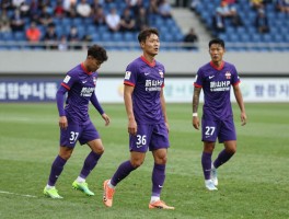 韩国蔚山球员,蔚山HD球队有哪些核心球员,金英权赵贤祐如何成为后防中坚