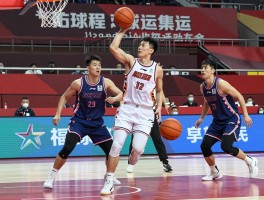 篮球什么叫双运,哪些动作容易违例,如何避免双运犯规,判罚标准是什么