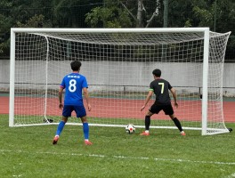 射门不进为什么是角球,射门被挡出底线算角球吗,球碰防守方出底线怎么判