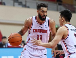 中锋被紧盯怎么破解,中锋被限制如何应对,中锋被包夹如何处理