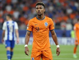 荷兰球员丹朱马,如何从埃因霍温青训到欧冠之星,为何租借多队,在瓦伦西亚能否重生？