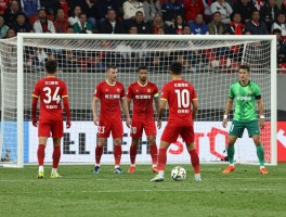 红点套餐进攻有利,什么情况下判罚红点套餐,进攻有利原则如何适用,红点套餐后进球有效吗