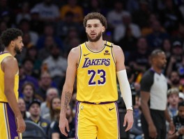 湖人球员利丨里夫斯为何拒绝4年8920万,能否签下2.4亿顶薪,在球队是什么地位