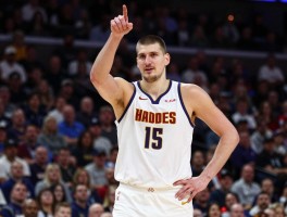 中锋超然时刻,约基奇61分三双多震撼,现代中锋如何定义,中锋怎样练就全面技术