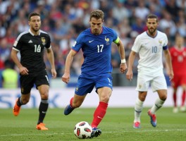 法国足球最佳中锋,历史地位如何评价,现役谁最强,未来趋势怎样