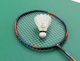 什么是羽毛球死角球拍,死角球拍怎么选,死角区域如何应对,球拍甜区是什么