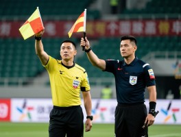 边裁有权力吗,能判罚什么,旗语含义,与主裁如何分工