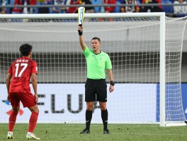 进攻有利吹哨马上进球算吗,裁判吹哨后进球有效吗,什么情况下适用有利条款