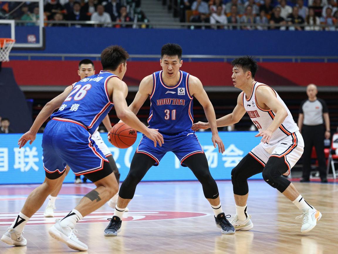 中锋半场战术怎么配合?,半场中锋进攻如何打?,中锋半场防守怎么练? 中锋半场战术怎么配合?,半场中锋进攻如何打?,中锋半场防守怎么练?