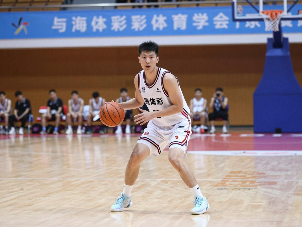 篮球后转身运球教学,如何确定中枢脚,转身时如何保护球,转身后如何快速启动 篮球后转身运球教学,如何确定中枢脚,转身时如何保护球,转身后如何快速启动