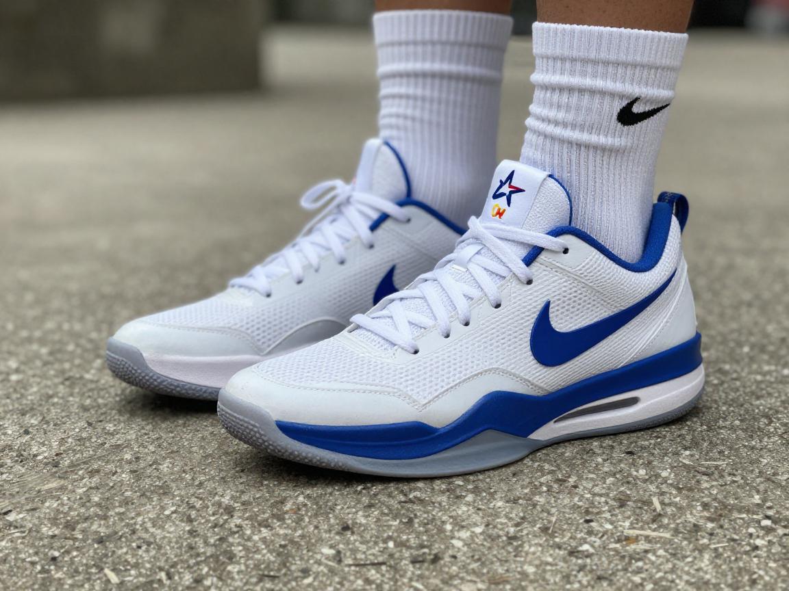 耐克白蓝篮球鞋,哪款实战性能最强,如何搭配更好看,选购要注意什么 耐克白蓝篮球鞋,哪款实战性能最强,如何搭配更好看,选购要注意什么