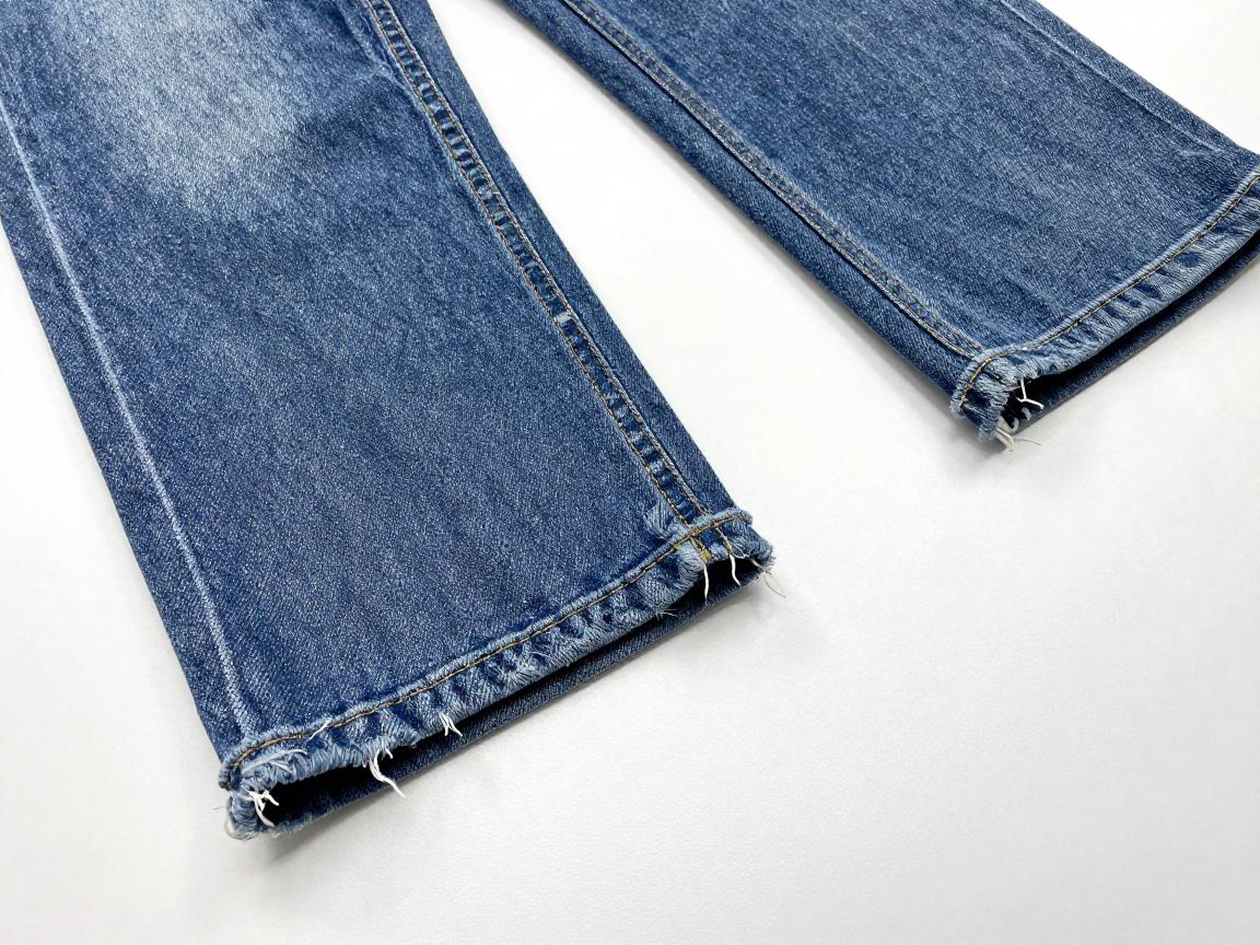 牛仔裤裁裤边的裁法大全,如何保留原边,怎样剪出毛边效果,裁后如何锁边更牢固 牛仔裤裁裤边的裁法大全,如何保留原边,怎样剪出毛边效果,裁后如何锁边更牢固