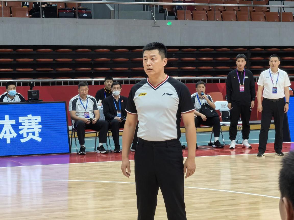 篮球裁判临场,如何掌握判罚尺度,怎样做好赛前准备,心理如何调整 篮球裁判临场,如何掌握判罚尺度,怎样做好赛前准备,心理如何调整