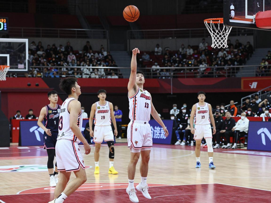 篮球比赛中什么是角球,篮球有角球吗,篮球边线球发球战术,篮球出界规则详解 篮球比赛中什么是角球,篮球有角球吗,篮球边线球发球战术,篮球出界规则详解