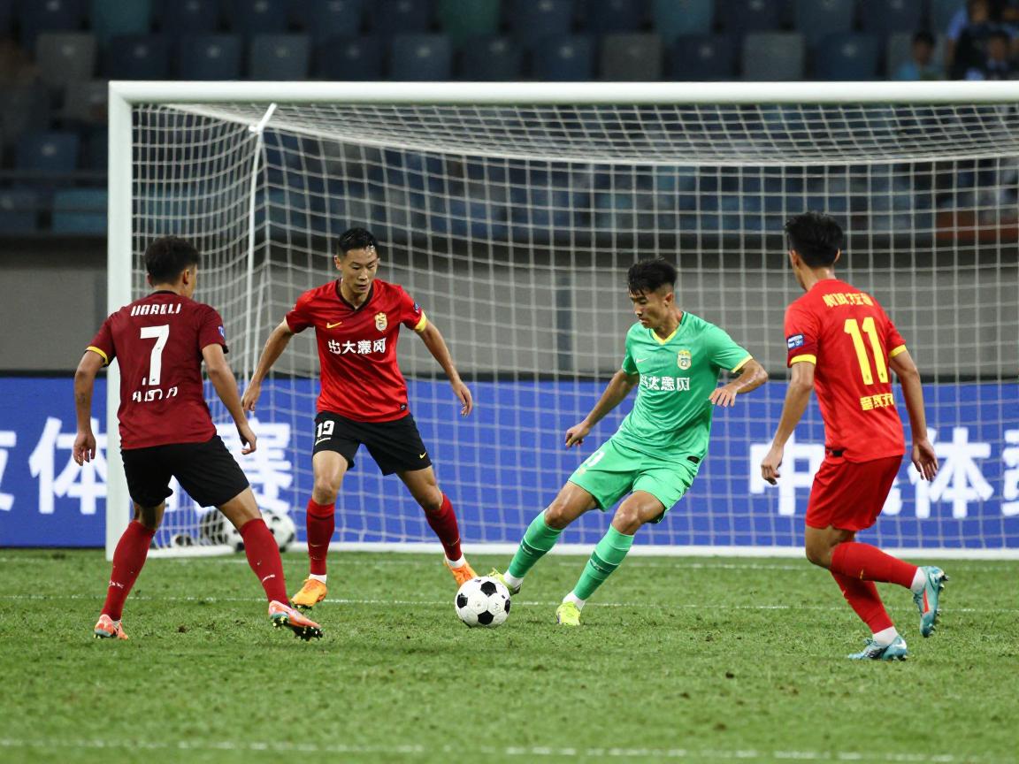 足球中什么是角球和球,角球判罚条件,角球战术有哪些,角球和球门球的区别 足球中什么是角球和球,角球判罚条件,角球战术有哪些,角球和球门球的区别