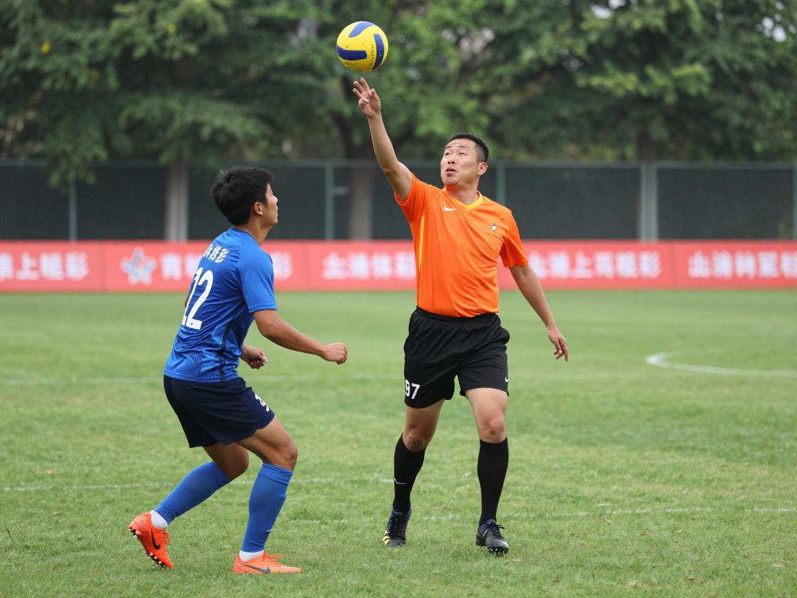 抢边裁球,怎么判断抢球时机,正面侧面抢截有什么区别,如何避免犯规 抢边裁球,怎么判断抢球时机,正面侧面抢截有什么区别,如何避免犯规