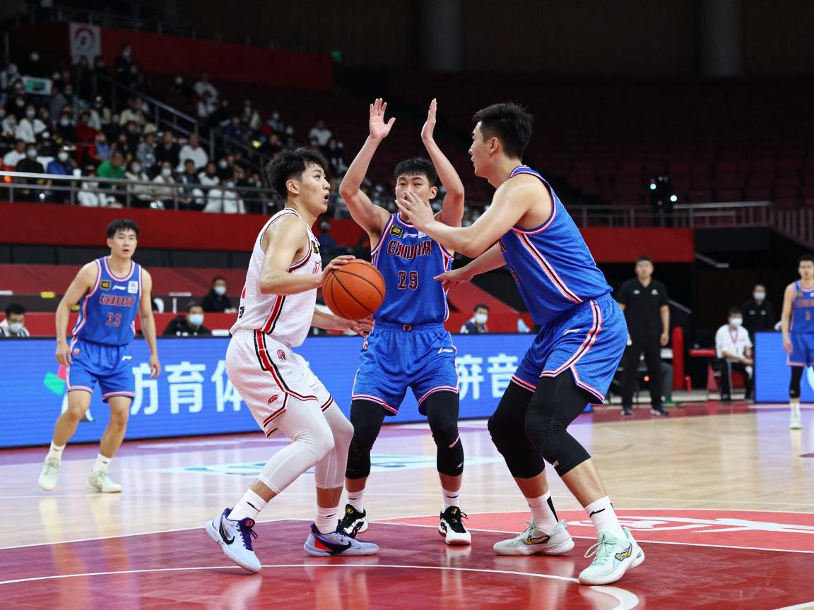 篮球防守犯规规则,什么是合法防守位置,如何避免阻挡犯规,防守移动要领 篮球防守犯规规则,什么是合法防守位置,如何避免阻挡犯规,防守移动要领