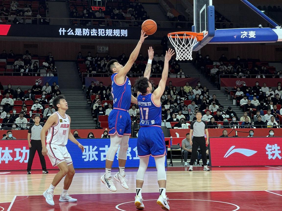 篮球防守犯规规则,什么是合法防守位置,如何避免阻挡犯规,防守移动要领 篮球防守犯规规则,什么是合法防守位置,如何避免阻挡犯规,防守移动要领