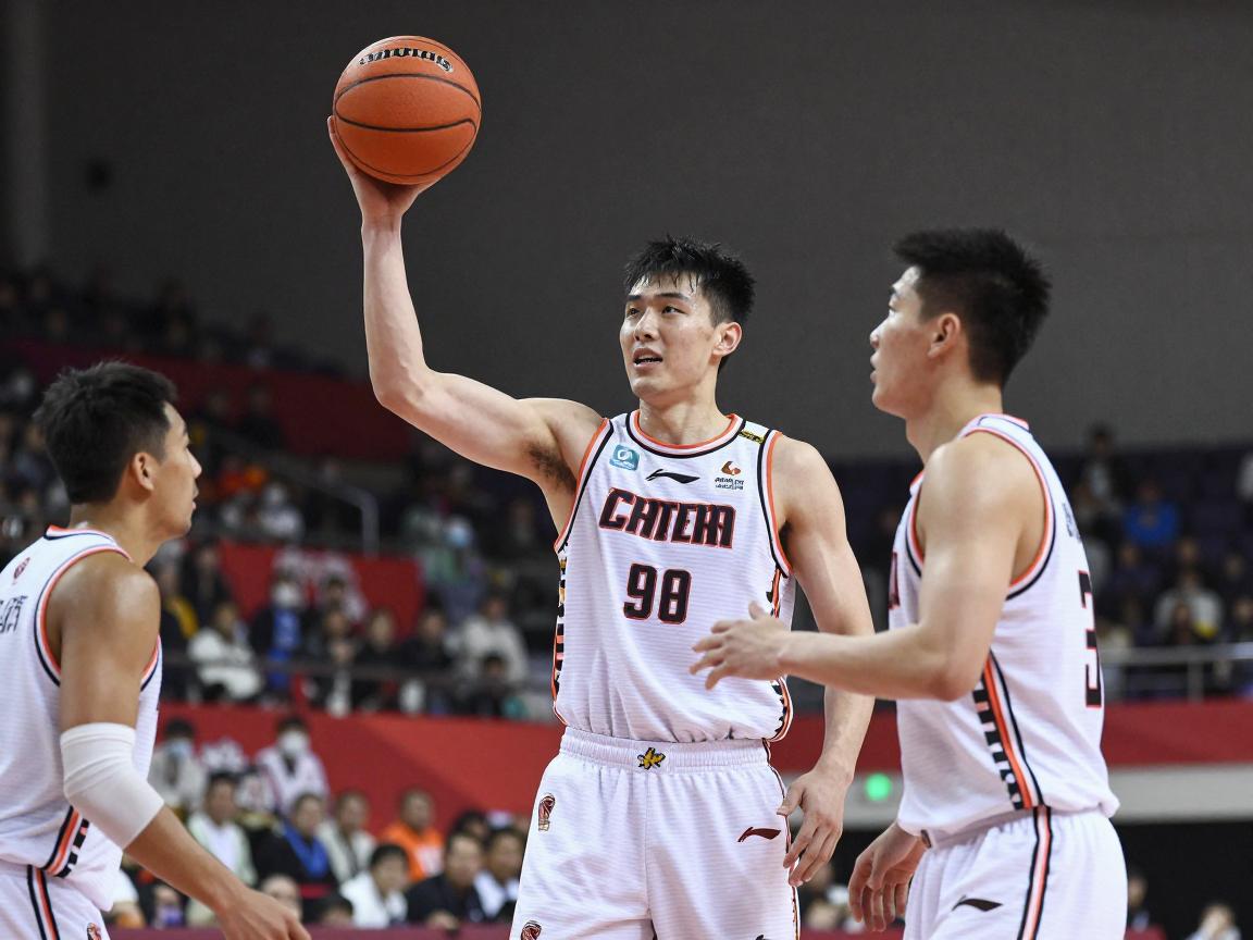 克莱中锋,如何与中锋完美配合,技术特点有哪些优势,为何受大个子喜爱 克莱中锋,如何与中锋完美配合,技术特点有哪些优势,为何受大个子喜爱