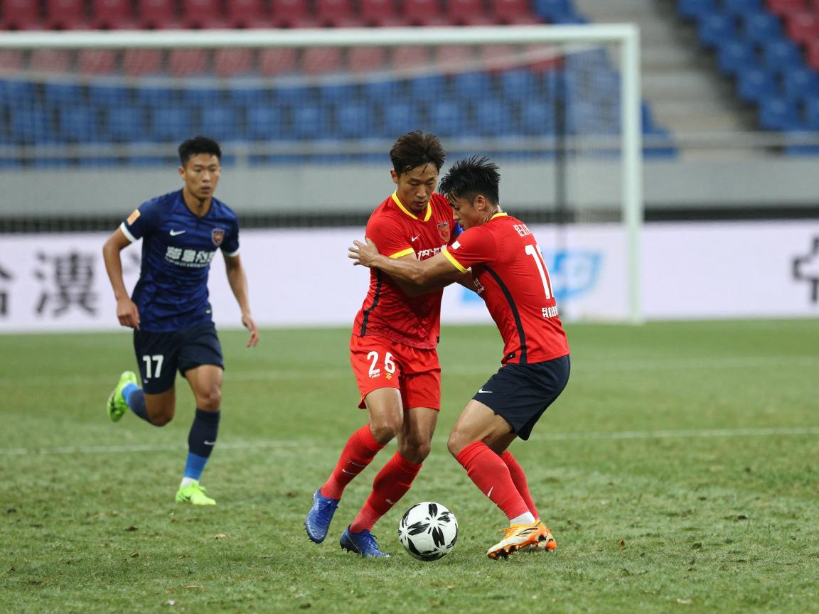 足球什么是抢球技术犯规,与正常抢断区别,哪些动作容易吃牌,如何避免犯规 足球什么是抢球技术犯规,与正常抢断区别,哪些动作容易吃牌,如何避免犯规