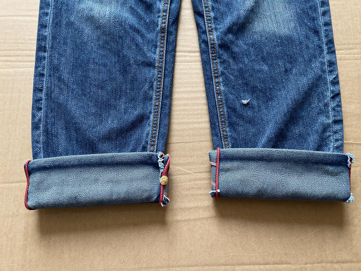 国外裁裤脚边技巧,如何保留原边,毛边处理方法,裤脚翻折流行趋势 国外裁裤脚边技巧,如何保留原边,毛边处理方法,裤脚翻折流行趋势