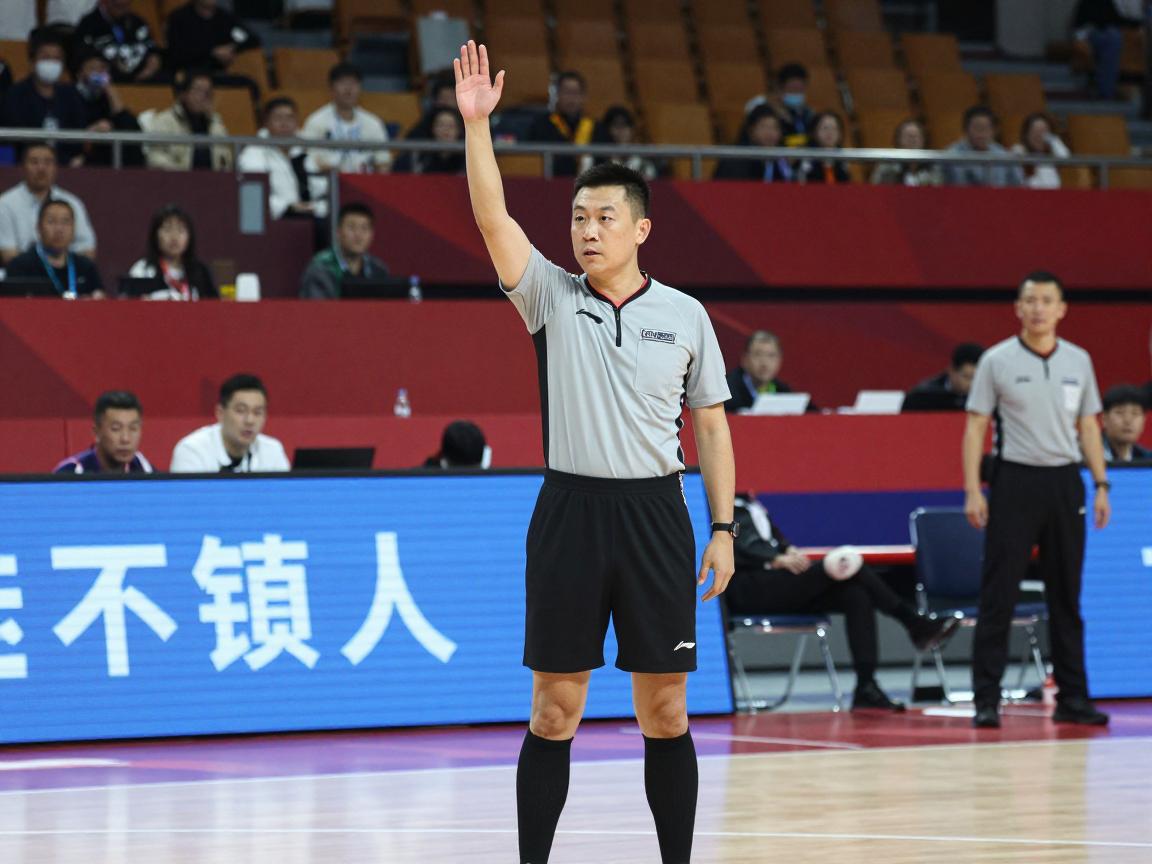 内线犯规边裁吹,判罚标准如何定,争议案例怎样看,裁判技巧有哪些 内线犯规边裁吹,判罚标准如何定,争议案例怎样看,裁判技巧有哪些