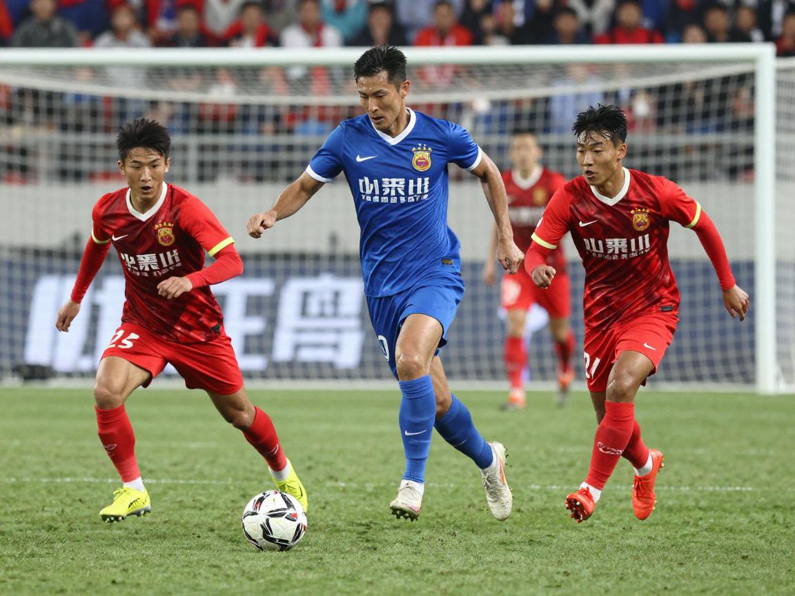 足球进攻有利原则有几秒,如何把握进攻时机,前十秒进球机会如何把握,3秒内如何组织进攻 足球进攻有利原则有几秒,如何把握进攻时机,前十秒进球机会如何把握,3秒内如何组织进攻