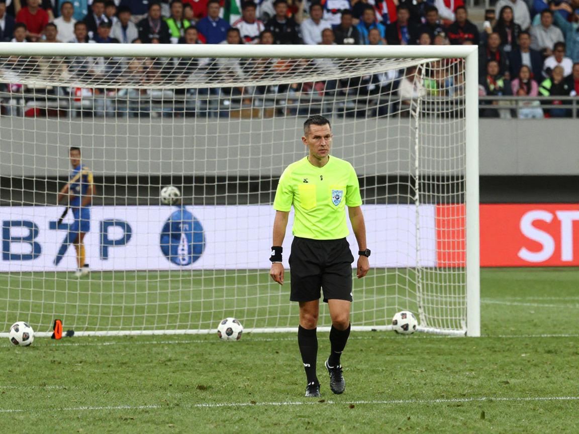 门线手球进攻有利,裁判如何判罚,是否算进球,规则怎样规定 门线手球进攻有利,裁判如何判罚,是否算进球,规则怎样规定