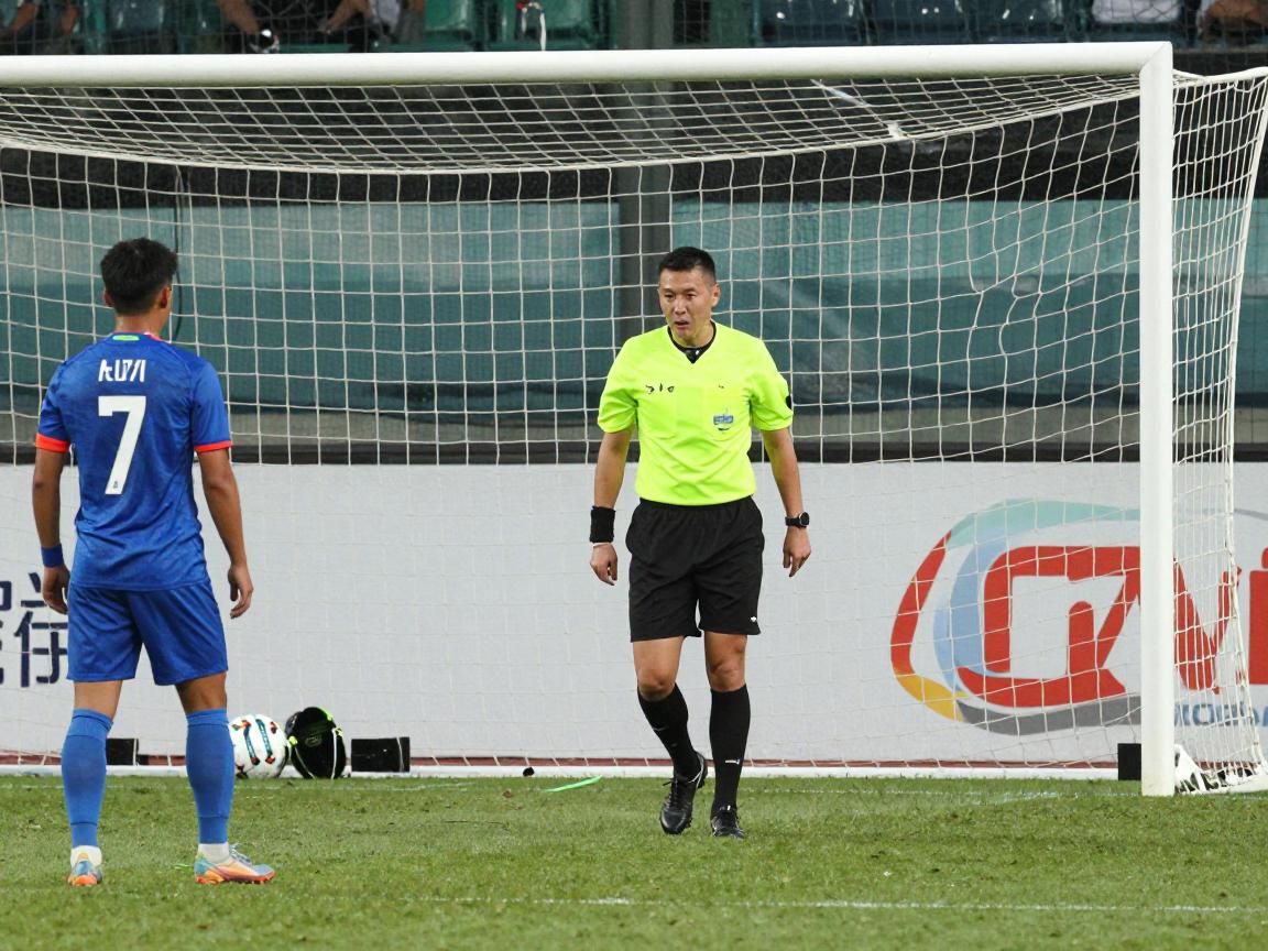 门线手球进攻有利,裁判如何判罚,是否算进球,规则怎样规定 门线手球进攻有利,裁判如何判罚,是否算进球,规则怎样规定