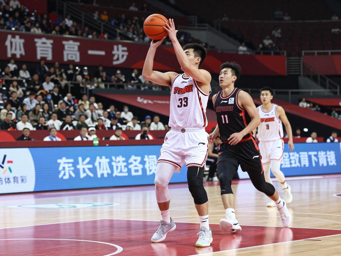 篮球中走步是什么意思,如何判断是否走步,哪些情况算走步 篮球中走步是什么意思,如何判断是否走步,哪些情况算走步